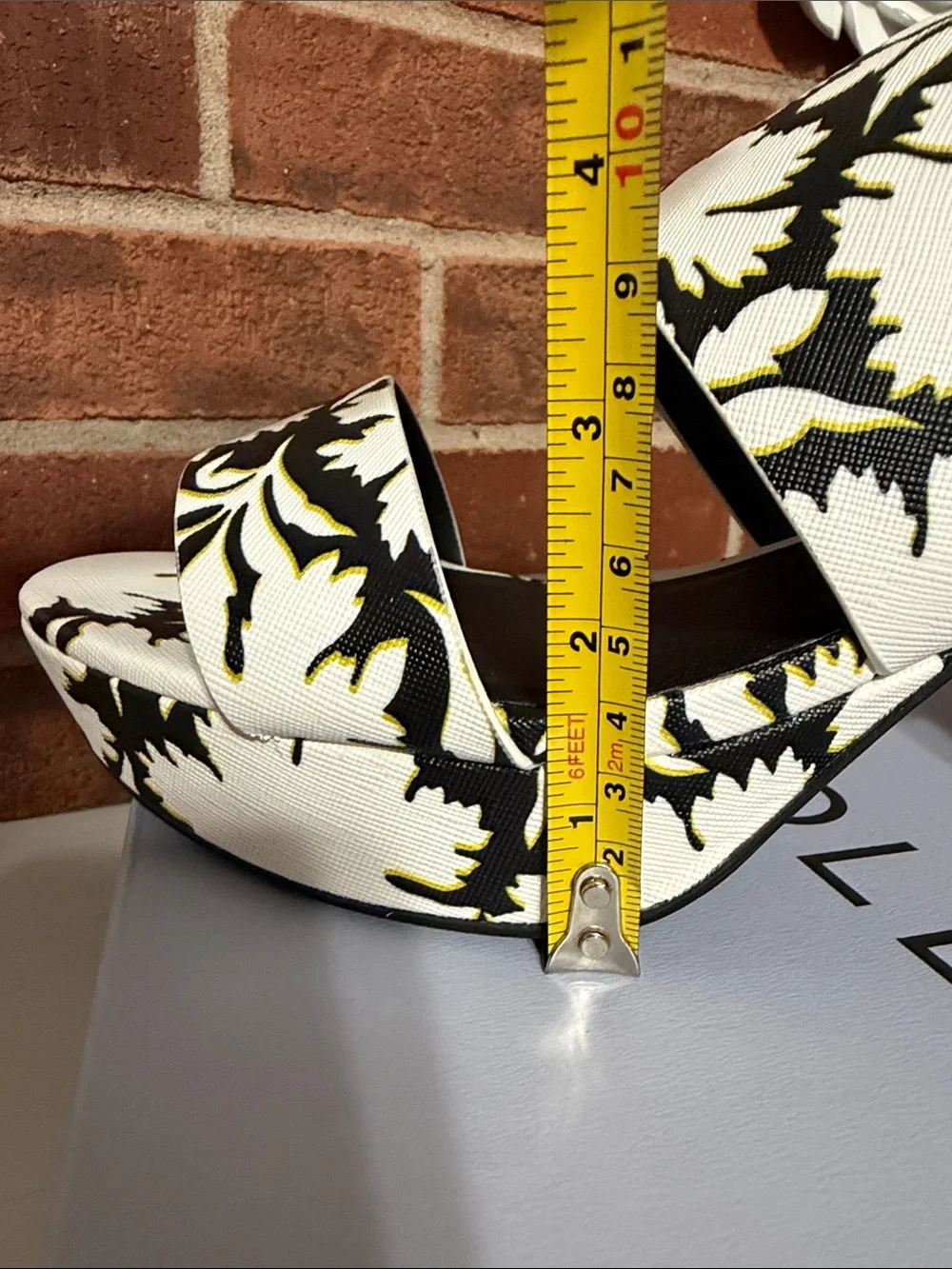 AEROSOLES Camera White Black and Gold Floral Block Heel Sandals, 10W